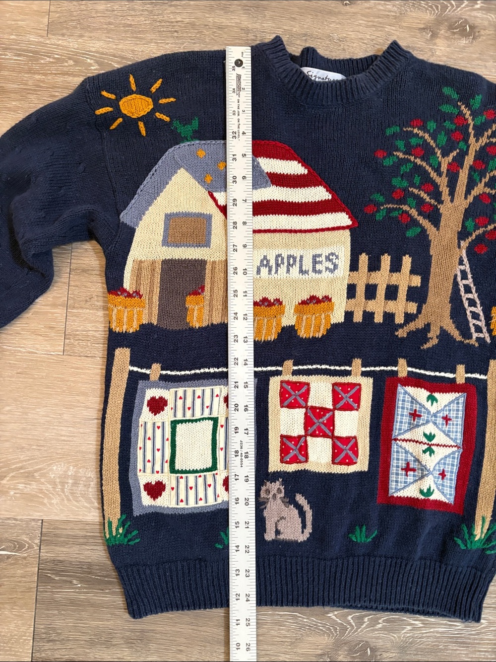 Vintage Northern Isles Navy Crewneck Sweater with Apple Barn and Quilt Motifs - Picture 11 of 14